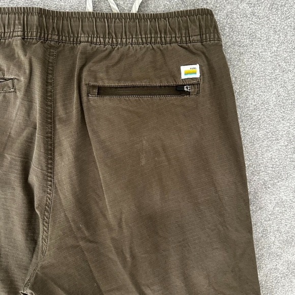 Vuori Pants Mens Large Green Oregano Performance Ripstop Pants Versatile Stretch - Picture 5 of 6